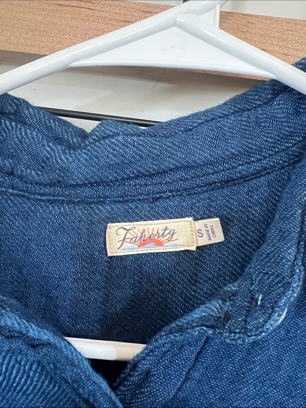 Faherty 100% cotton Navy Blue Textured Button-Up Shirt - Picture 2 of 4